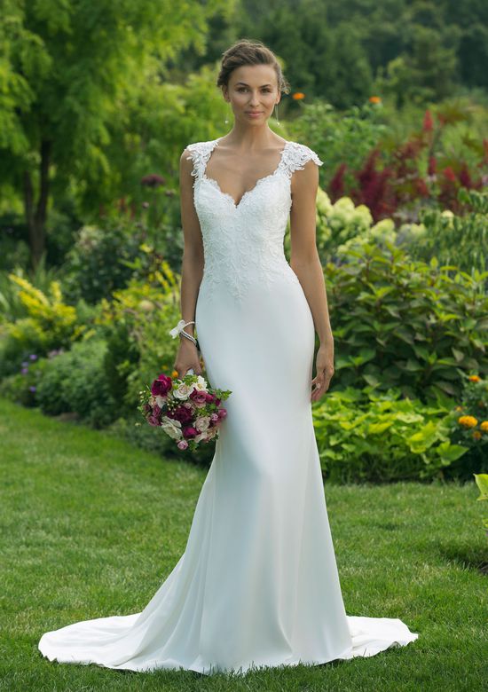 simple wedding gown in crepe with sleeves